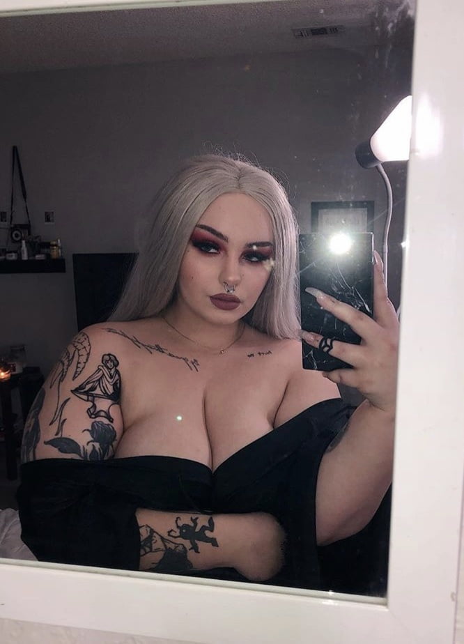 thick hot gothic