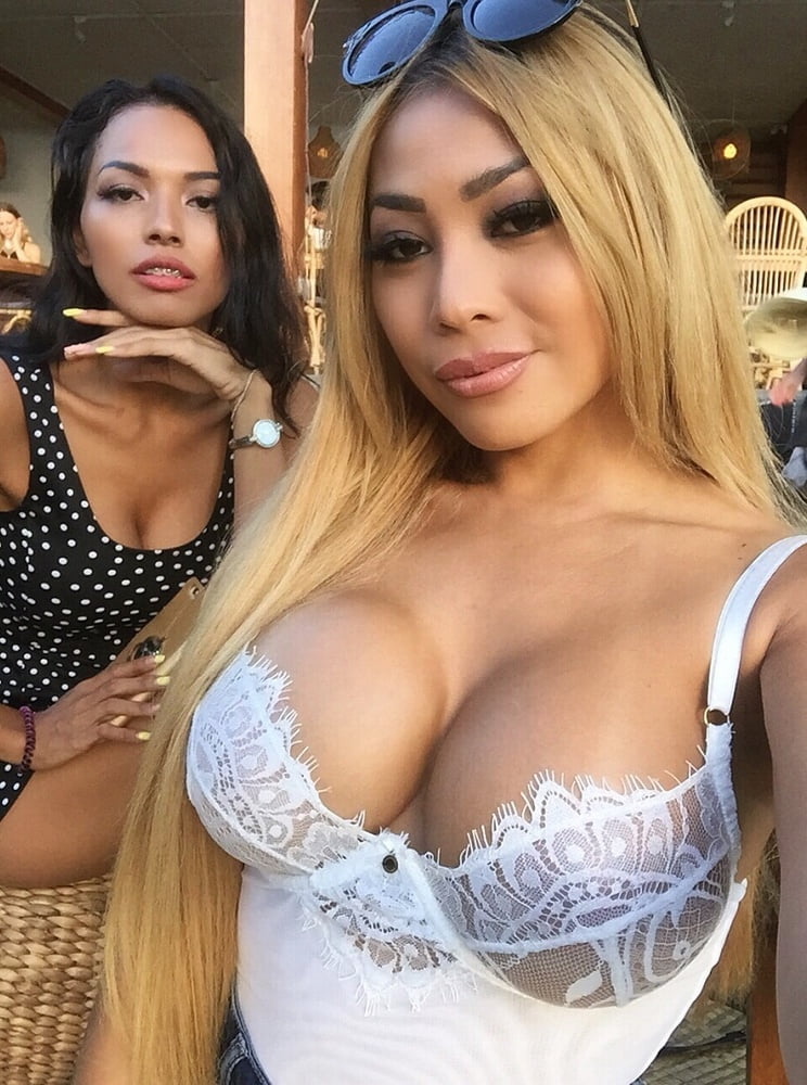 awesome babes and their boobs
