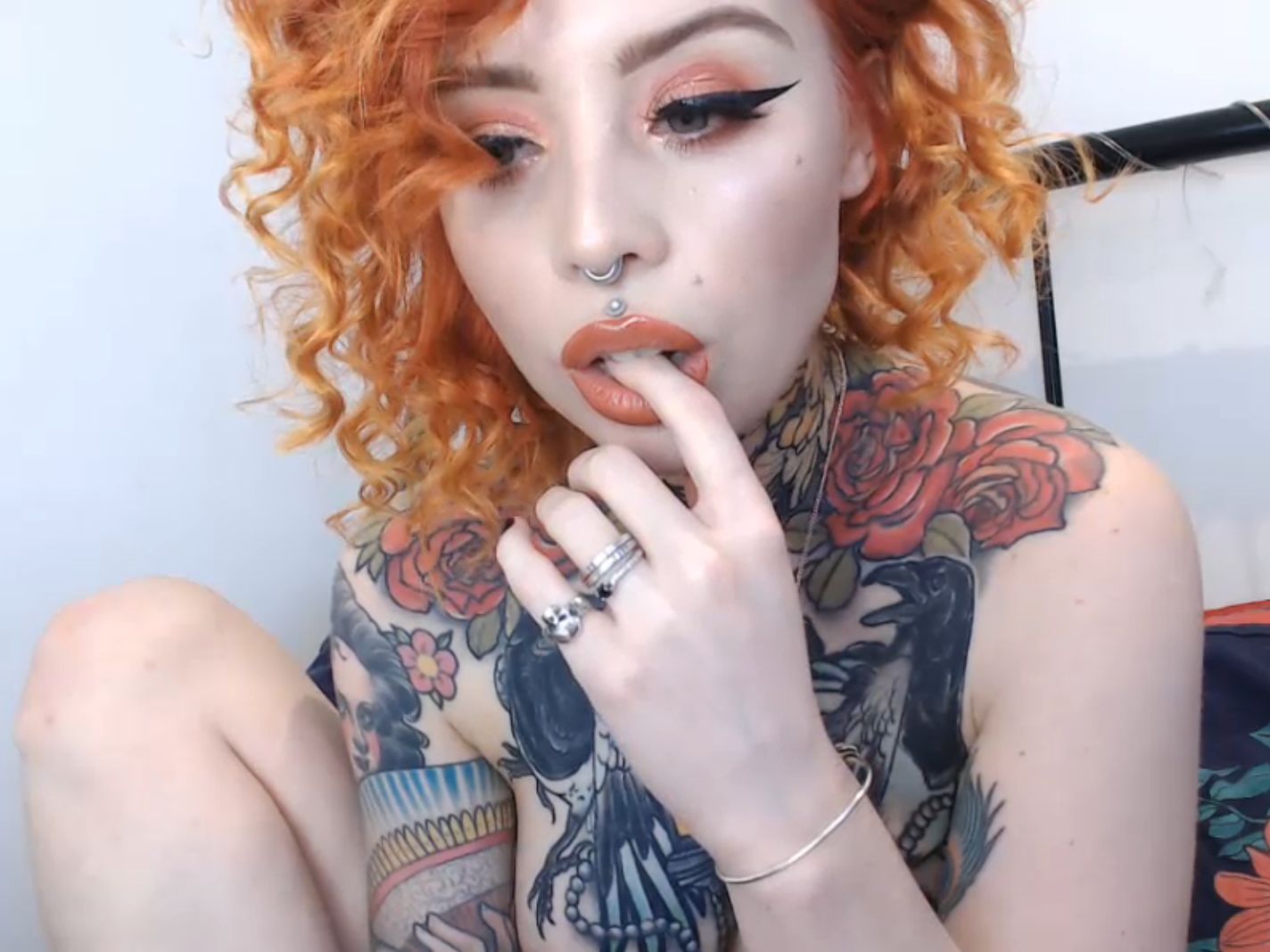 peachhes shows how tasty she can