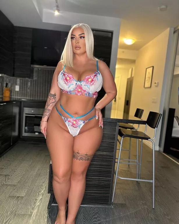 curvy model wows fans with lace