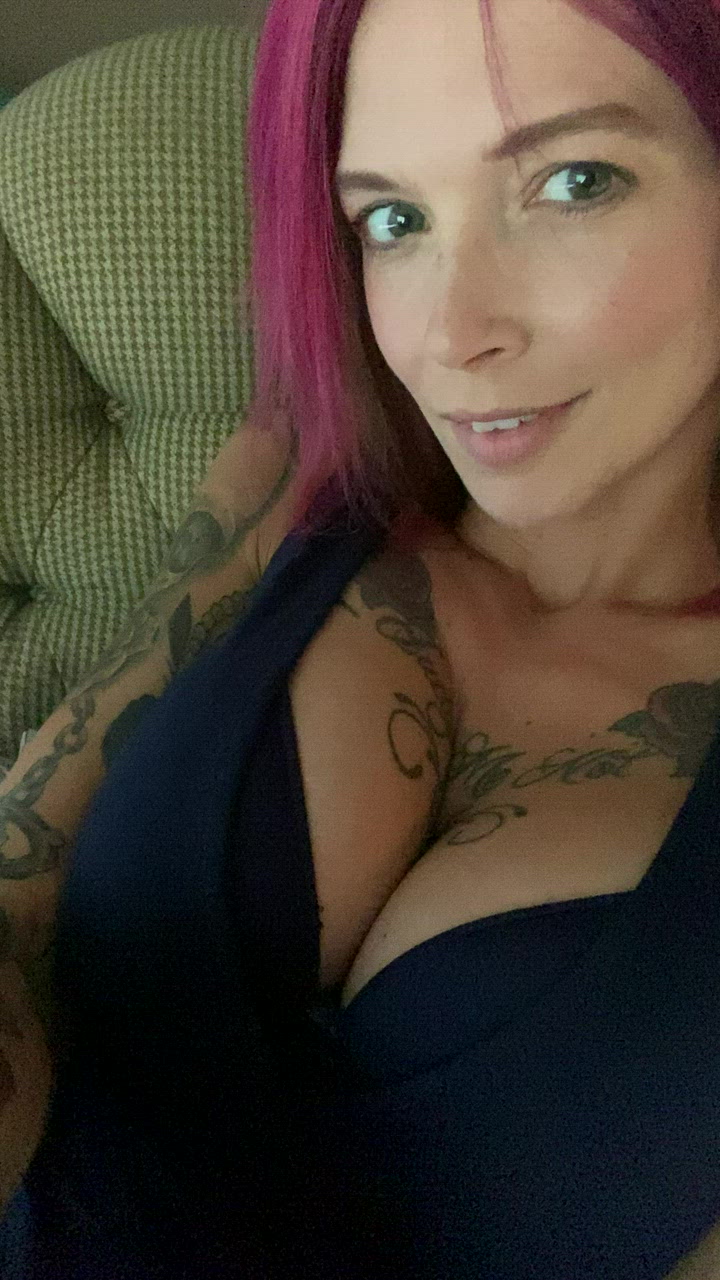 how old is anna bell peaks
